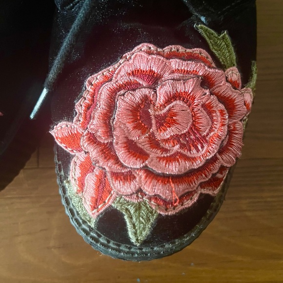 T.U.K. RARE Embroidered Velvet Creepers - Picture 6 of 6